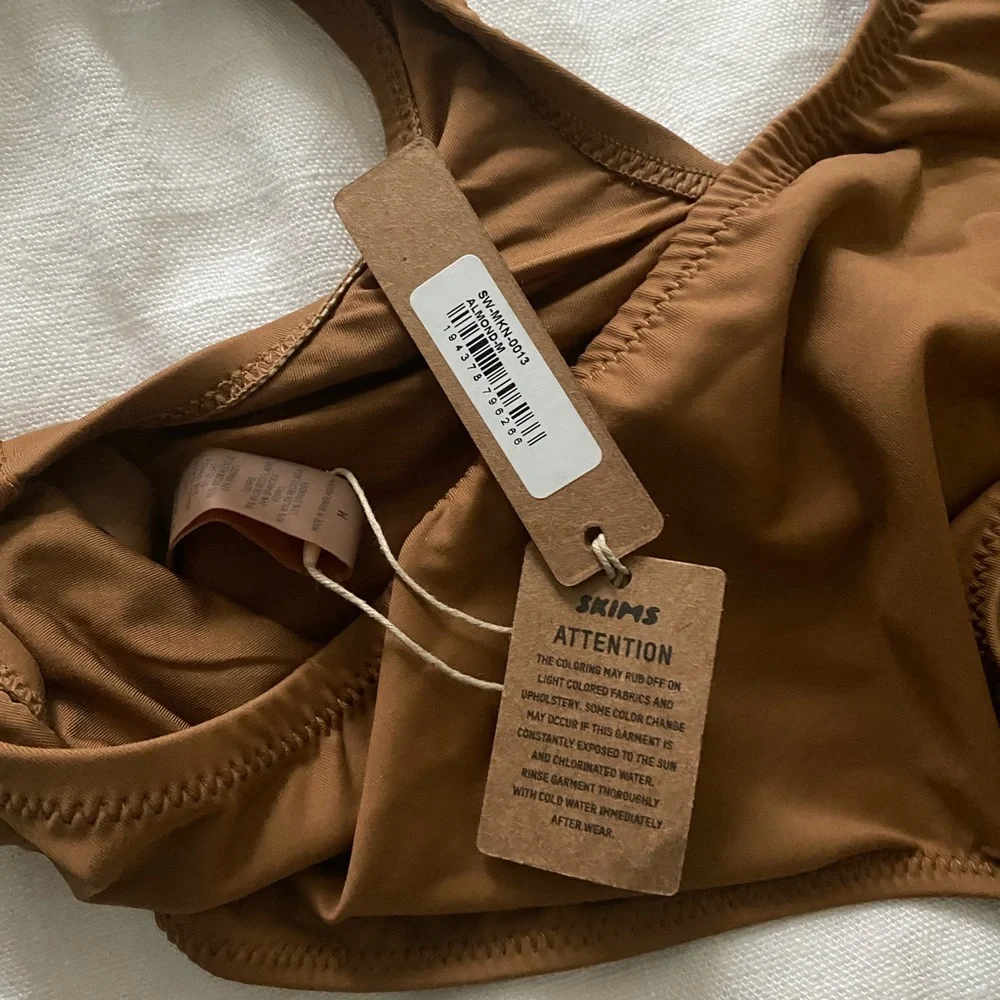 Reposting, never worn new with original packaging